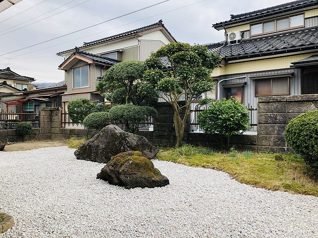 日本庭園に改修